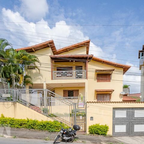 Casa para alugar com 300m², 4 quartos e 3 vagasFachada