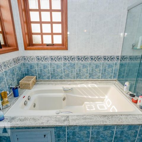 Casa para alugar com 300m², 4 quartos e 3 vagasBanheiro da Suíte