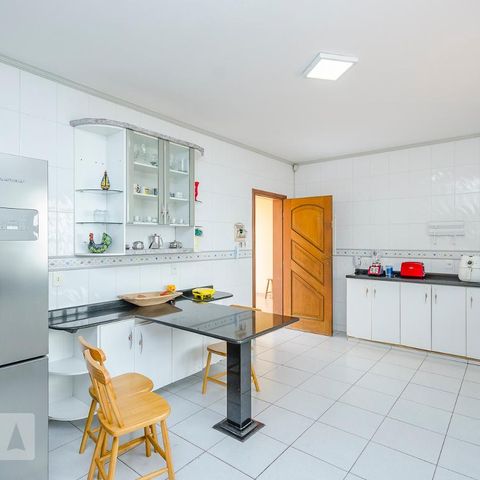 Casa para alugar com 300m², 4 quartos e 3 vagasCozinha