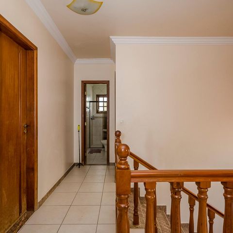Casa para alugar com 300m², 4 quartos e 3 vagasEscada