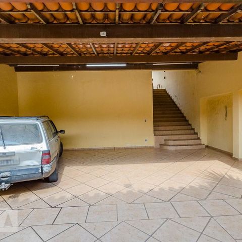 Casa para alugar com 300m², 4 quartos e 3 vagasGaragem