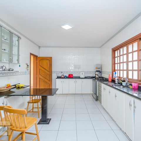Casa para alugar com 300m², 4 quartos e 3 vagasCozinha