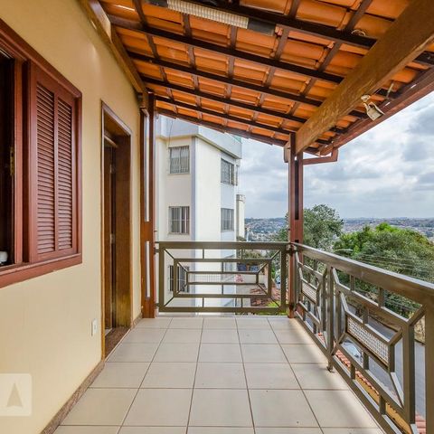 Casa para alugar com 300m², 4 quartos e 3 vagasvaranda Suíte 