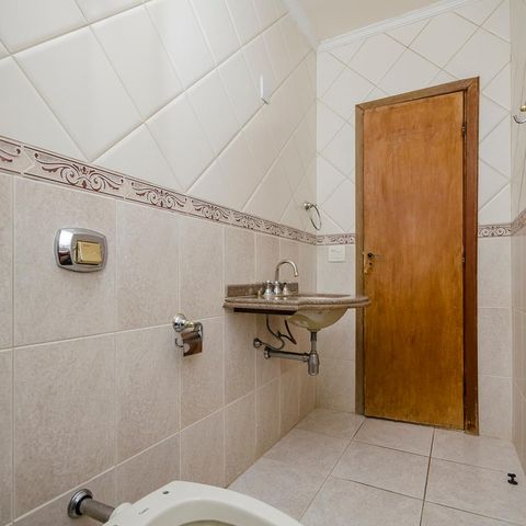 Casa para alugar com 300m², 4 quartos e 3 vagasBanheiro Social