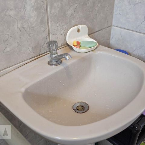Casa à venda com 200m², 3 quartos e 5 vagasBanheiro social - Pia 