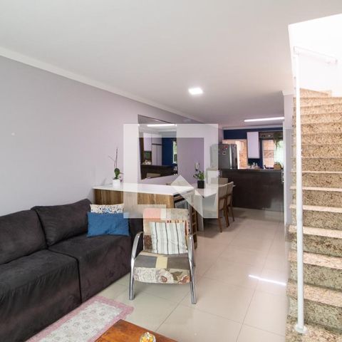 Casa de condomínio à venda com 140m², 2 quartos e 2 vagasSala