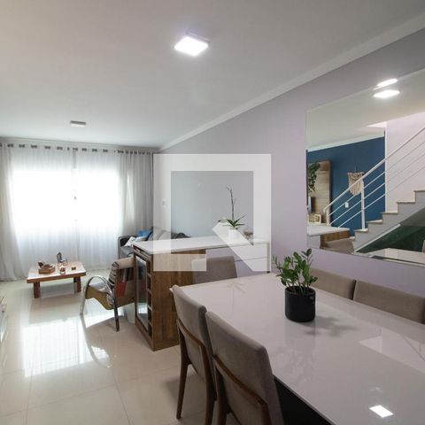 Casa de condomínio à venda com 140m², 2 quartos e 2 vagasSala