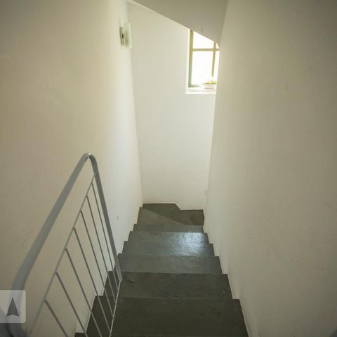 Casa de condomínio à venda com 130m², 3 quartos e 2 vagasEscadas