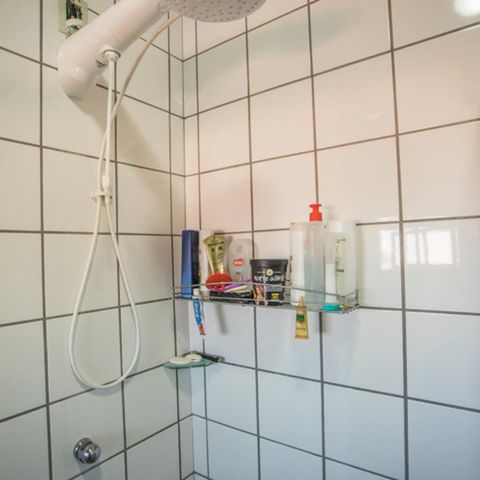 Casa de condomínio à venda com 130m², 3 quartos e 2 vagasBanheiro Suite - Chuveiro