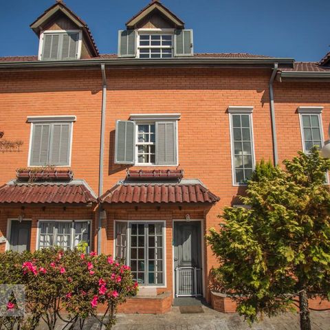 Casa de condomínio à venda com 130m², 3 quartos e 2 vagasFachada
