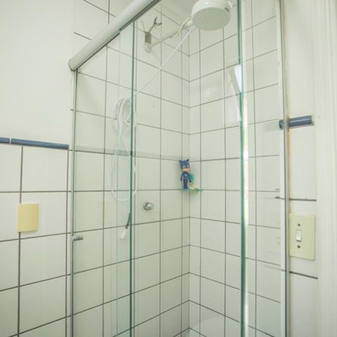 Casa de condomínio à venda com 130m², 3 quartos e 2 vagasBanheiro 2 - Chuveiro