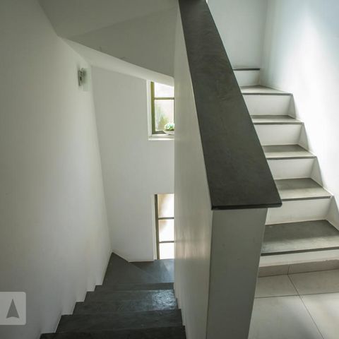 Casa de condomínio à venda com 130m², 3 quartos e 2 vagasEscadas