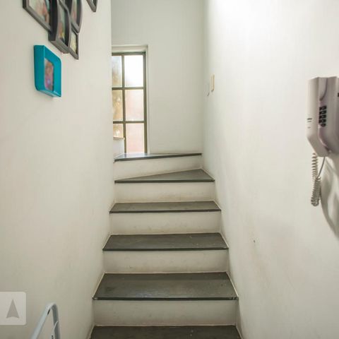 Casa de condomínio à venda com 130m², 3 quartos e 2 vagasEscadas