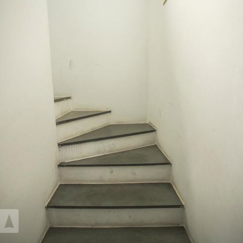 Casa de condomínio à venda com 130m², 3 quartos e 2 vagasEscadas