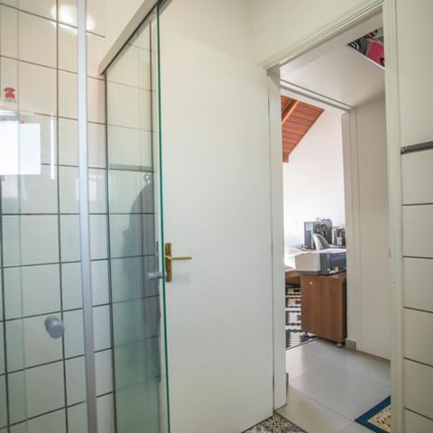 Casa de condomínio à venda com 130m², 3 quartos e 2 vagasBanheiro Suite