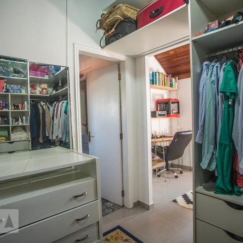 Casa de condomínio à venda com 130m², 3 quartos e 2 vagasSuite - Closet