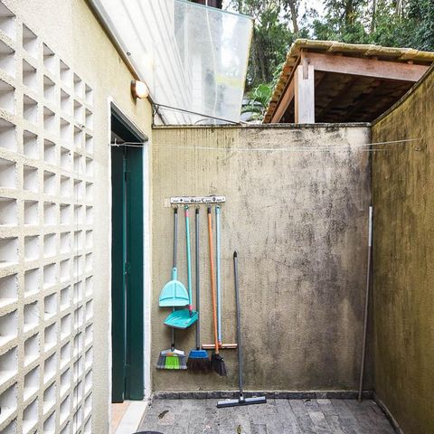 Casa à venda com 100m², 3 quartos e 2 vagasÁrea de serviço