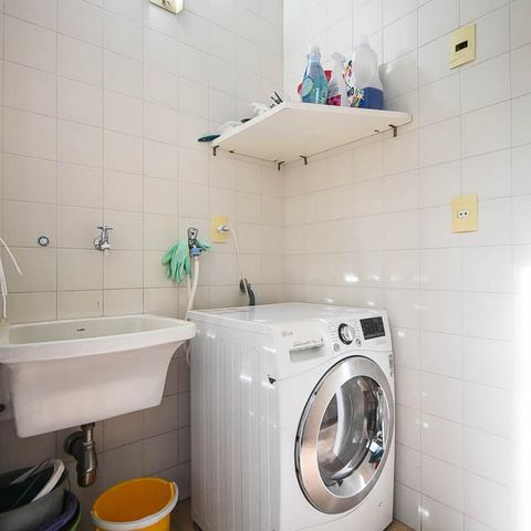 Casa à venda com 100m², 3 quartos e 2 vagasÁrea de serviço
