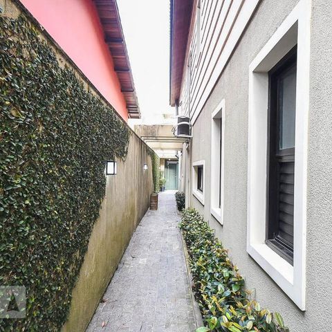 Casa à venda com 100m², 3 quartos e 2 vagasCorredor