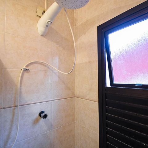Casa à venda com 100m², 3 quartos e 2 vagasChuveiro do banheiro