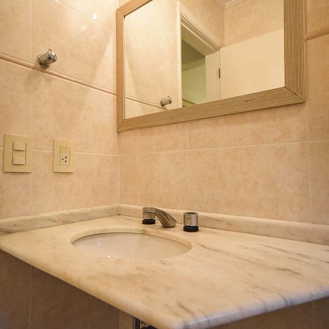 Casa à venda com 100m², 3 quartos e 2 vagasPia do banheiro
