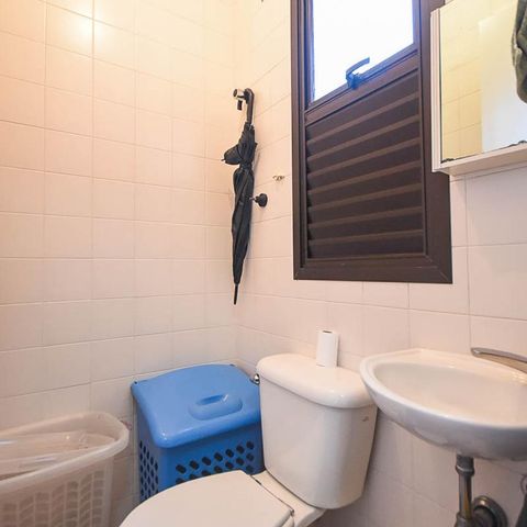 Casa à venda com 100m², 3 quartos e 2 vagasBanheiro de Serviço