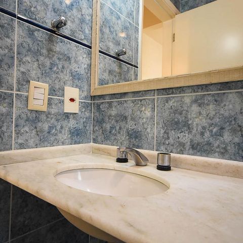 Casa à venda com 100m², 3 quartos e 2 vagasPia do banheiro da suíte