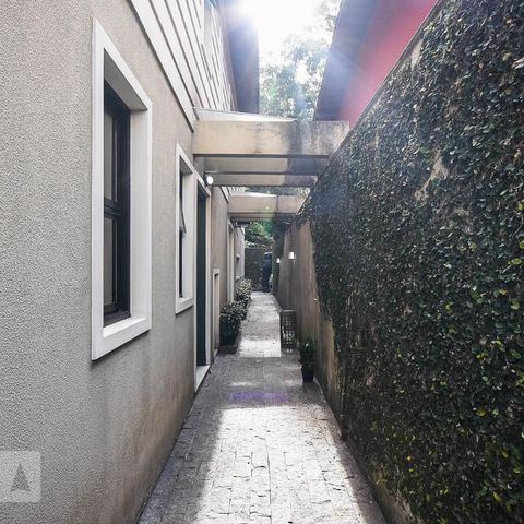 Casa à venda com 100m², 3 quartos e 2 vagasCorredor
