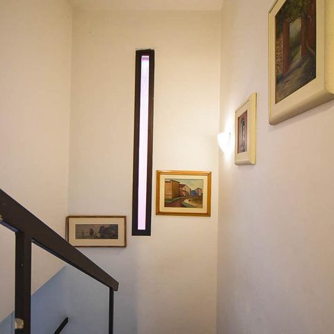 Casa à venda com 100m², 3 quartos e 2 vagasEscada