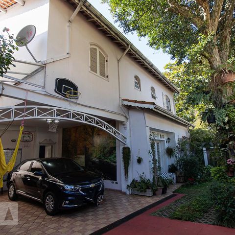 Casa à venda com 279m², 4 quartos e 4 vagasGaragem