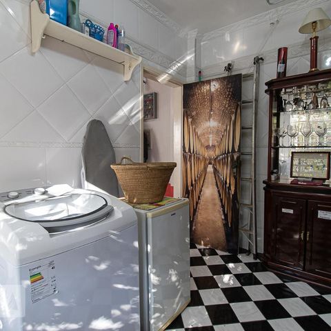 Casa à venda com 279m², 4 quartos e 4 vagasLavanderia