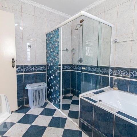 Casa à venda com 279m², 4 quartos e 4 vagasBanheiro da Suíte 1