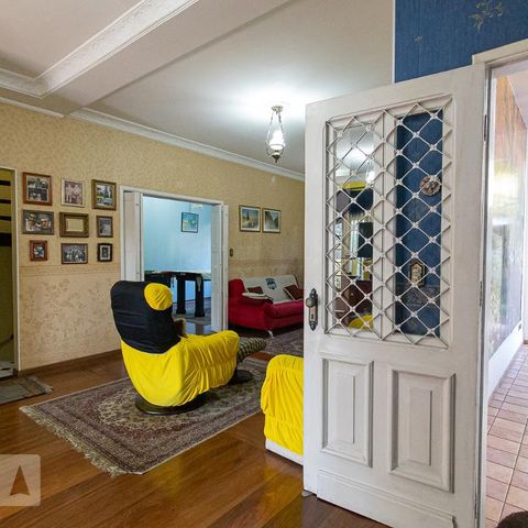 Casa à venda com 279m², 4 quartos e 4 vagasSala