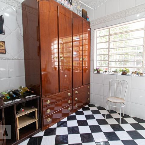 Casa à venda com 279m², 4 quartos e 4 vagasLavanderia