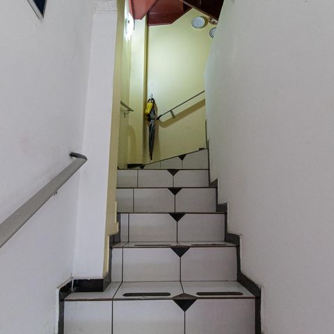 Casa à venda com 279m², 4 quartos e 4 vagasEscada