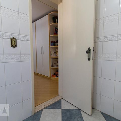 Casa à venda com 279m², 4 quartos e 4 vagasBanheiro da Suíte 2