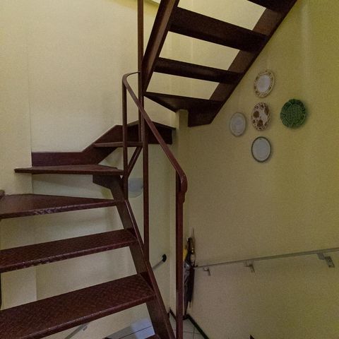 Casa à venda com 279m², 4 quartos e 4 vagasEscada