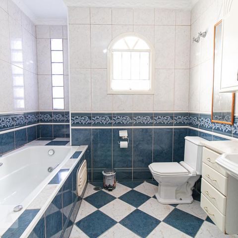 Casa à venda com 279m², 4 quartos e 4 vagasBanheiro da Suíte 1