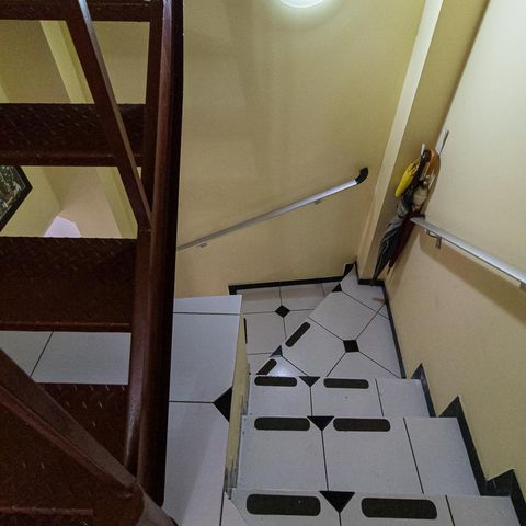 Casa à venda com 279m², 4 quartos e 4 vagasEscada