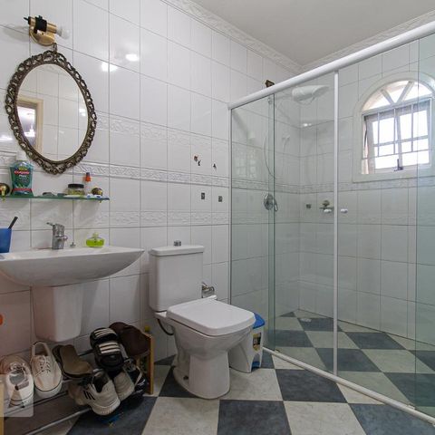 Casa à venda com 279m², 4 quartos e 4 vagasBanheiro da Suíte 2