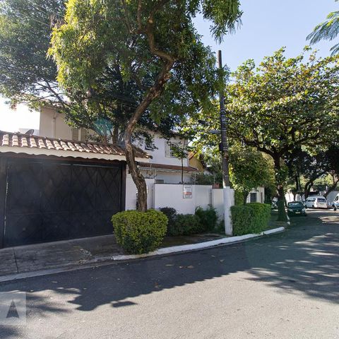 Casa à venda com 279m², 4 quartos e 4 vagasFachada