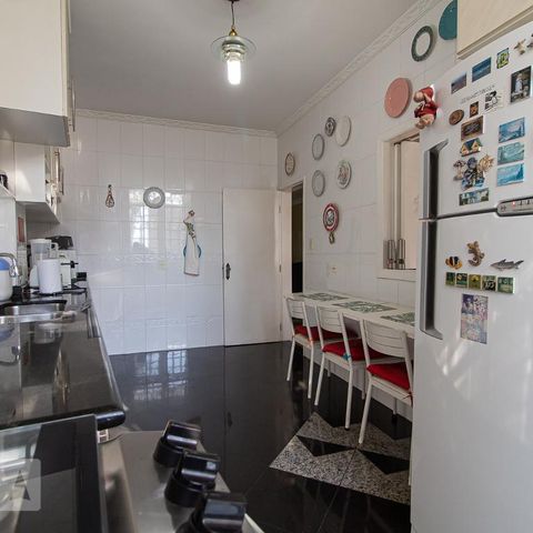 Casa à venda com 279m², 4 quartos e 4 vagasCozinha