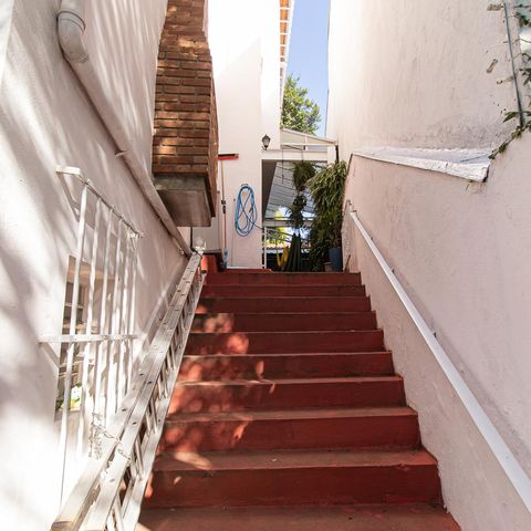 Casa à venda com 279m², 4 quartos e 4 vagasEscada