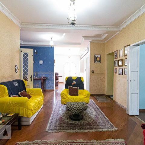 Casa à venda com 279m², 4 quartos e 4 vagasSala