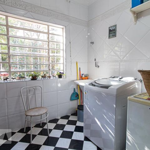 Casa à venda com 279m², 4 quartos e 4 vagasLavanderia