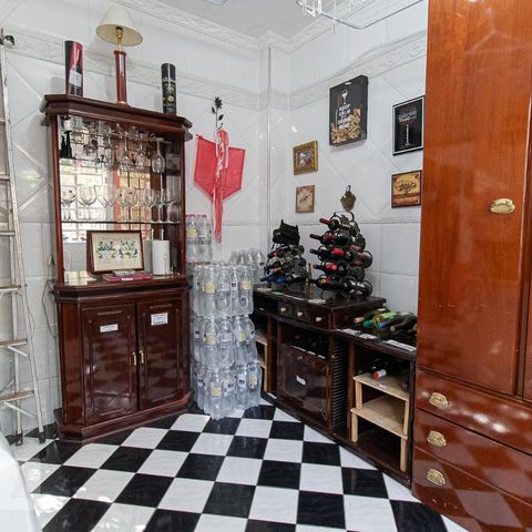 Casa à venda com 279m², 4 quartos e 4 vagasLavanderia