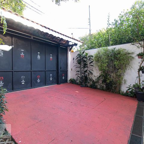 Casa à venda com 279m², 4 quartos e 4 vagasGaragem
