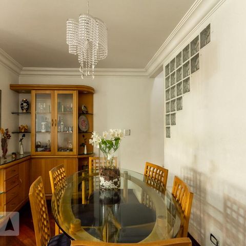 Casa à venda com 144m², 4 quartos e 2 vagasSala