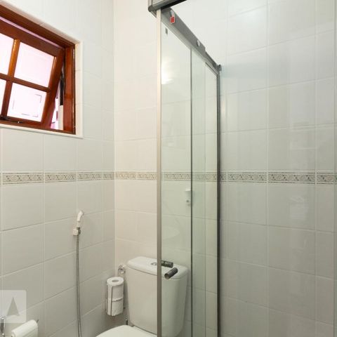 Casa à venda com 144m², 4 quartos e 2 vagasBanheiro