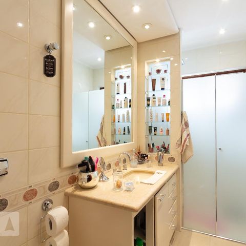 Casa à venda com 144m², 4 quartos e 2 vagasBanheiro